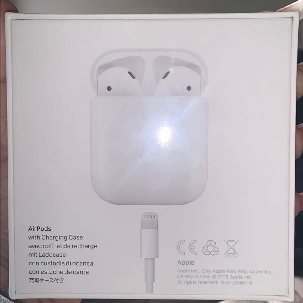 APPLE AIRPODS - UNOPENED
